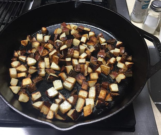 How Do I Fry Potatoes in a Cast Iron Skillet Without Sticking? 7