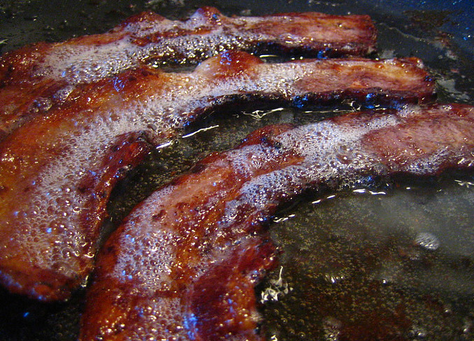 why-does-bacon-take-so-long-to-cook-4-factors-to-consider